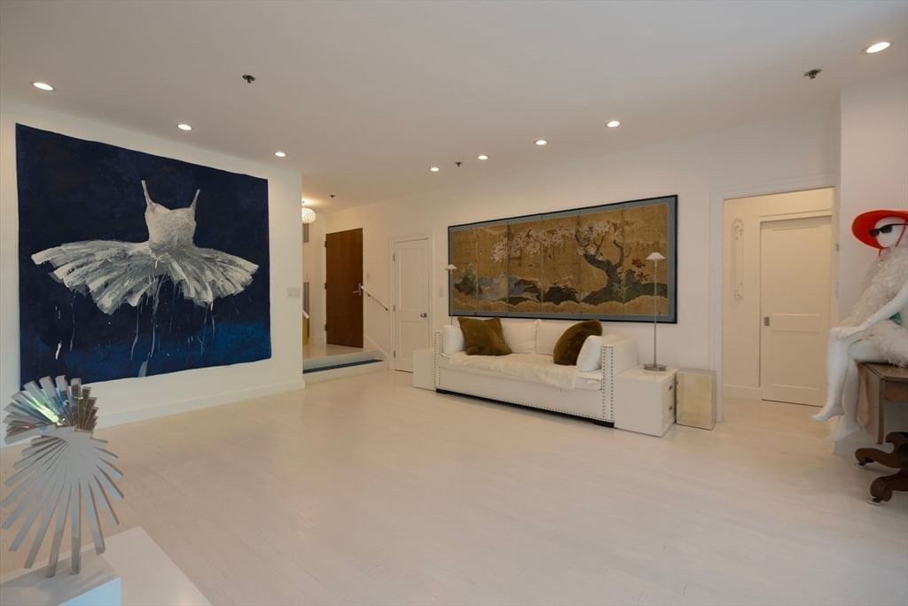 1265 Beacon Street, Unit 702