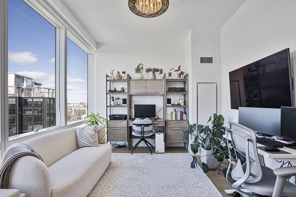 188 Brookline Avenue Unit 19G — MLS listing photo 2