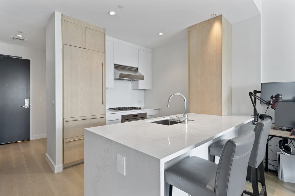 188 Brookline Avenue Unit 25F — MLS listing photo 2