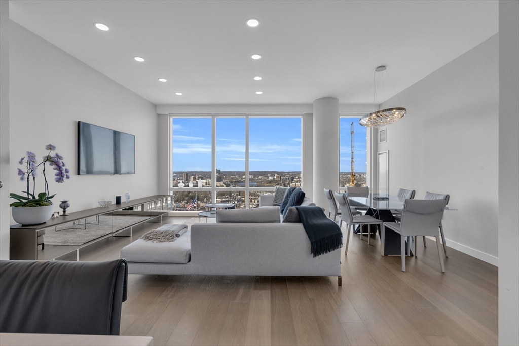 188 Brookline Avenue Unit 27E — MLS listing photo 1