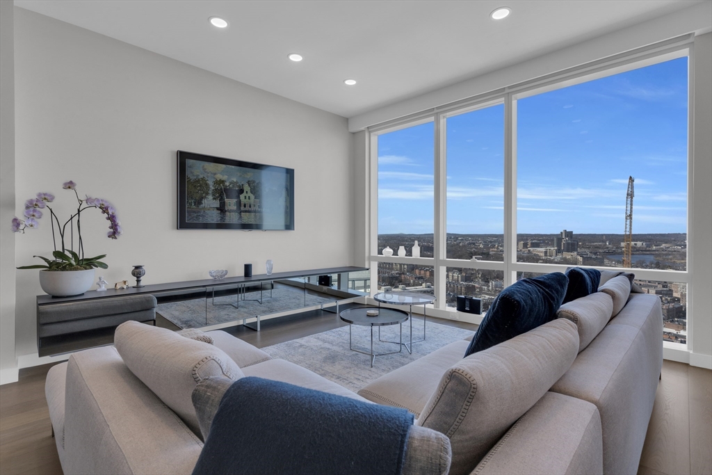 188 Brookline Avenue Unit 27E — MLS listing photo 2