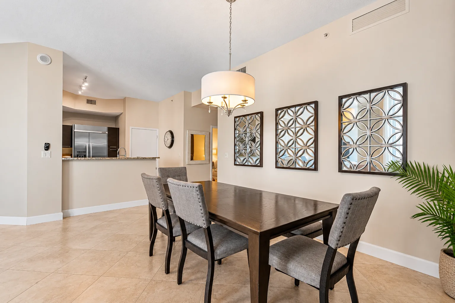 550 Okeechobee Blvd LPH11 — Dining2