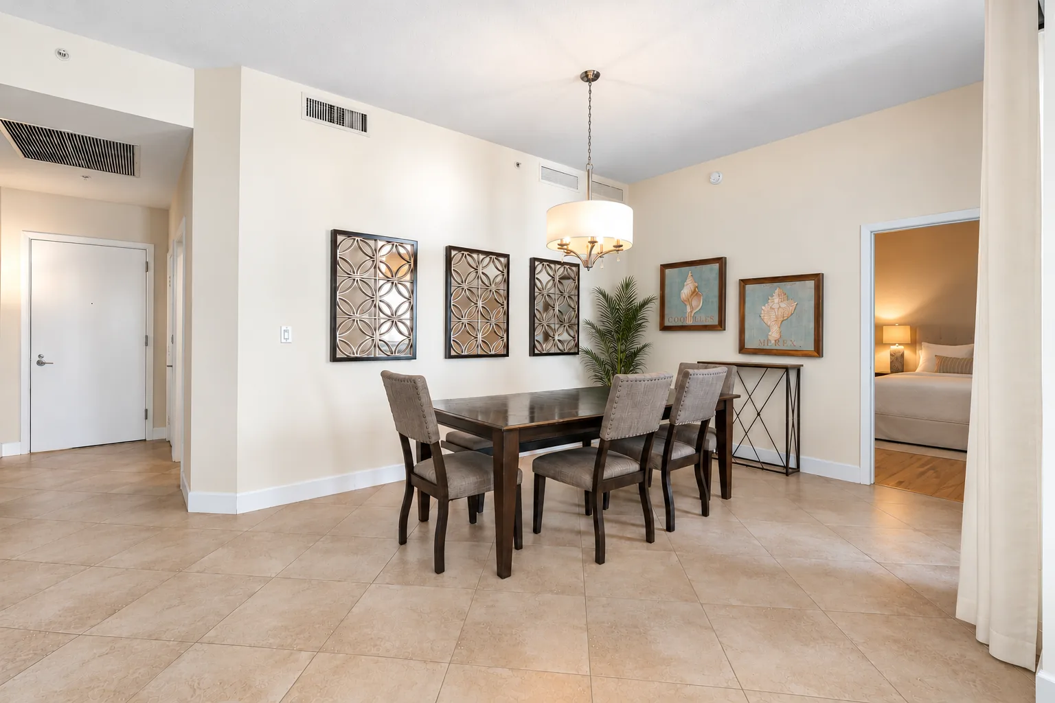 550 Okeechobee Blvd LPH11 — DIning3