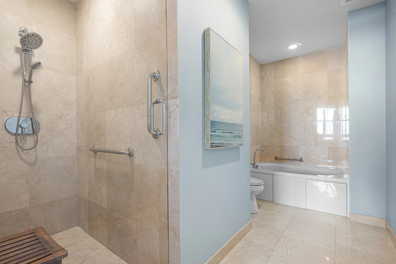 550 Okeechobee Blvd LPH11 — primarybath1