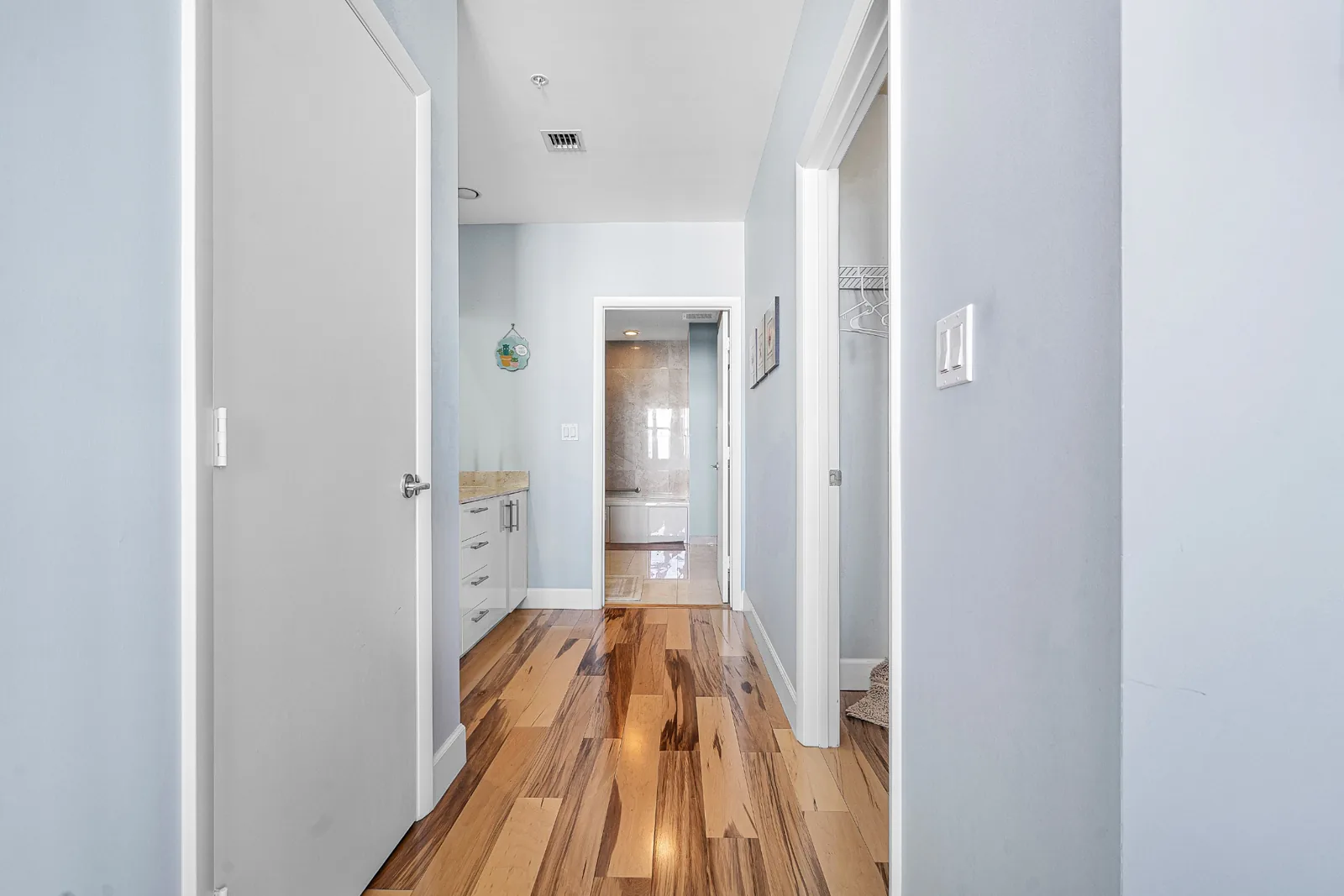 550 Okeechobee Blvd LPH11 — Primary Bath Hallway